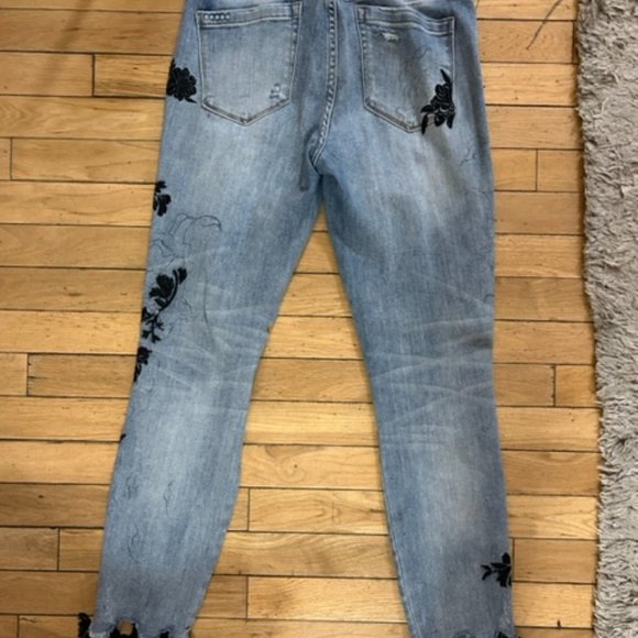 Blank NYC Shadow Bloom Crop Skinny Classique Jeans Embroidered, Tassels size 29 - Picture 4 of 9
